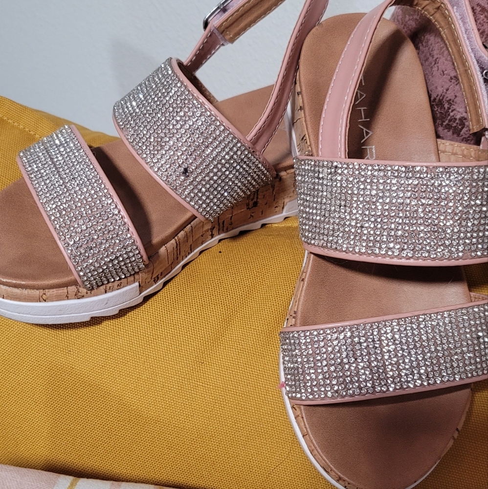 Tahari sandles